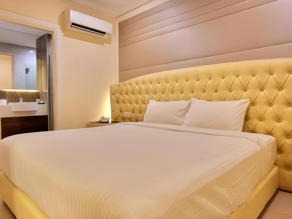 Ritzton Hotel Johor Bahru Esterno foto